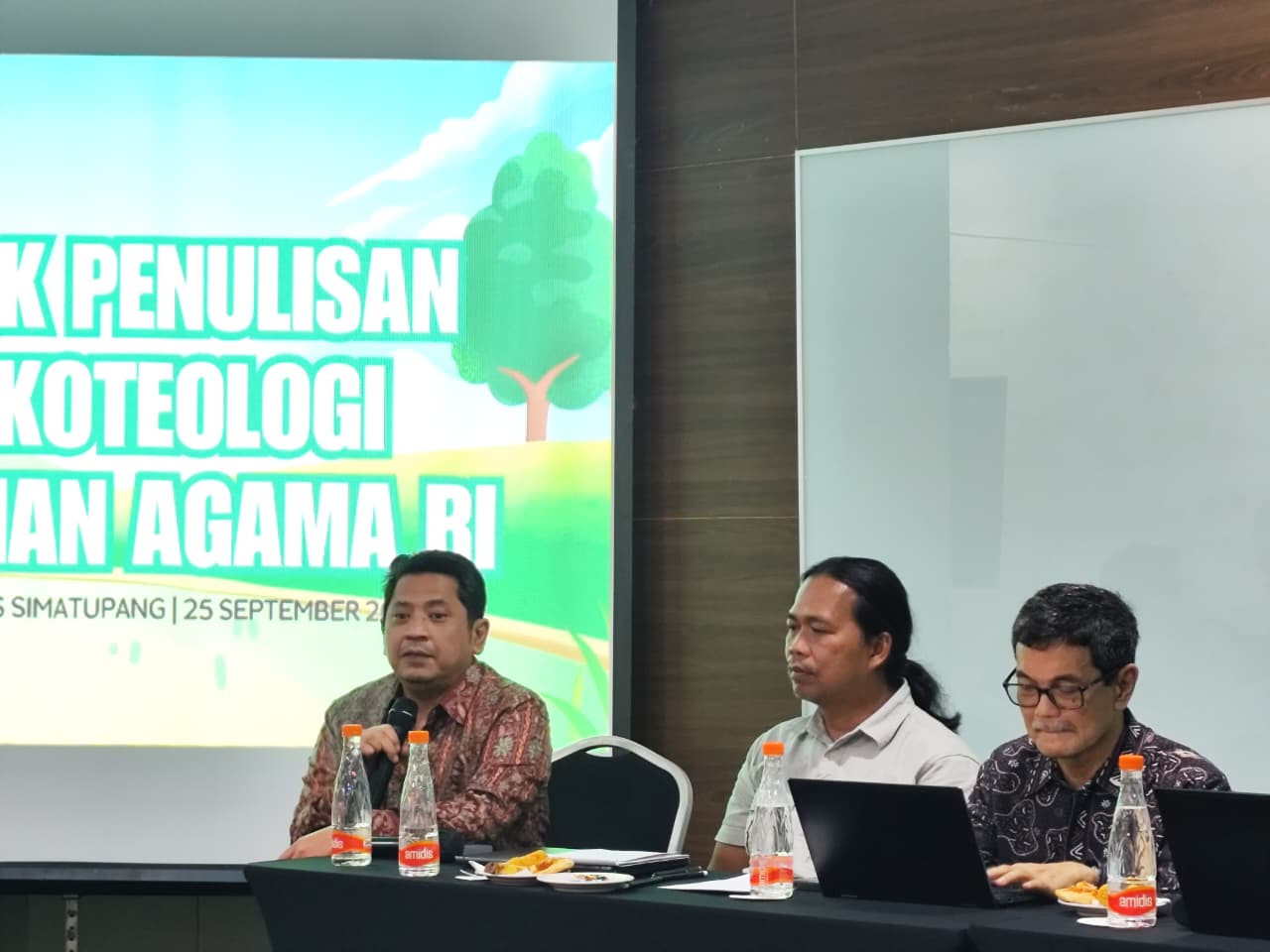 Kepala Badan Moderasi Beragama dan Pengembangan Sumber Daya Manusia (BMBPSDM), Muhammad Ali Ramdhani, mengapresiasi tim penyusun dan perumus Buku Ekoteologi