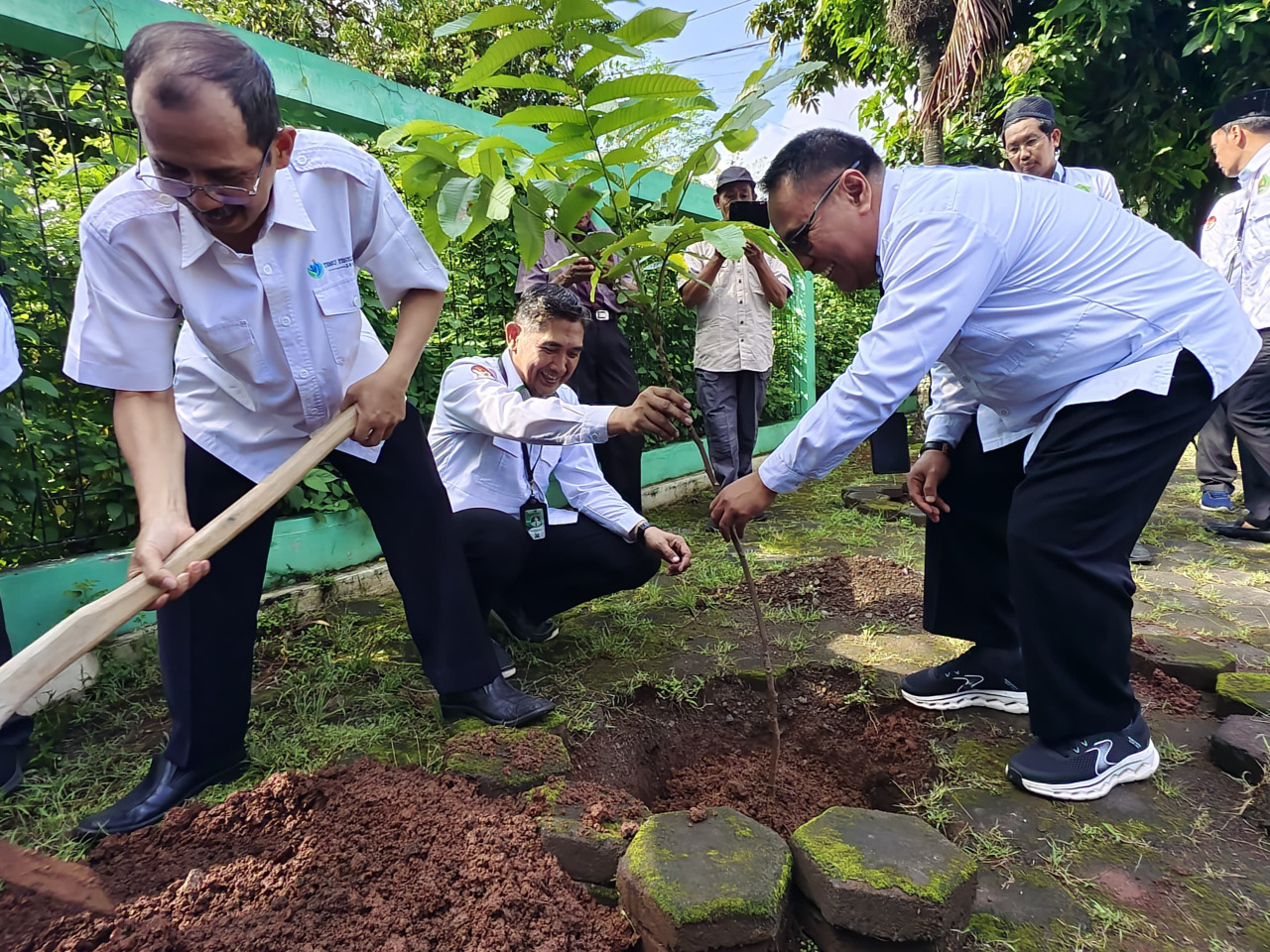 Peringati Hari Bumi, BLA Semarang Gandeng Masyarakat Tanam Pohon Matoa