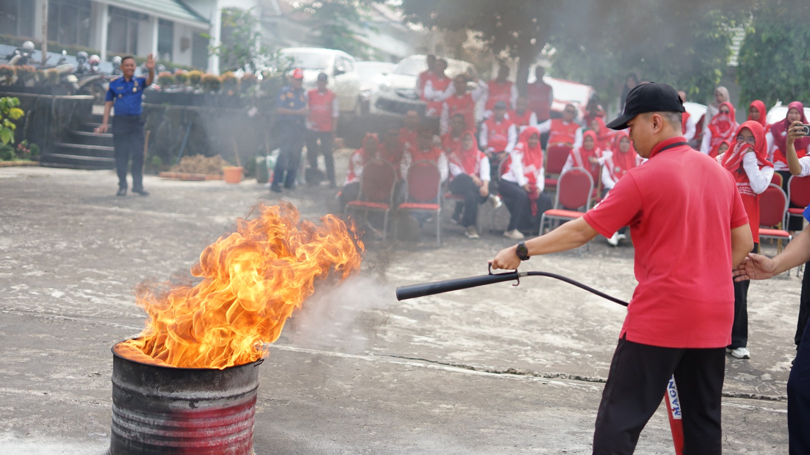 Simulasi Pemadaman Kebakaran, BDK Palembang Latih Pegawai Hadapi Situasi Darurat